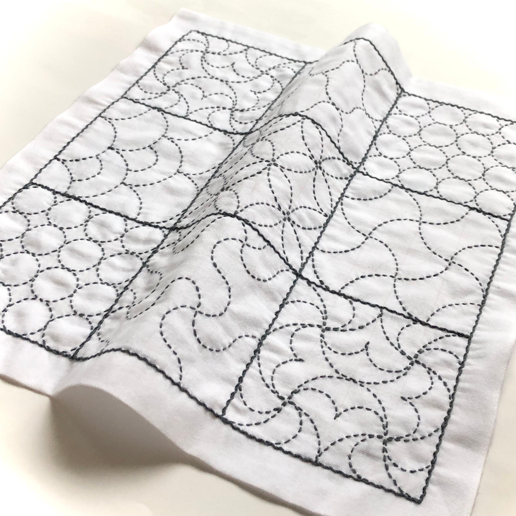 刺し子の花ふきん【四角の寄せ模様　曲線模様A】