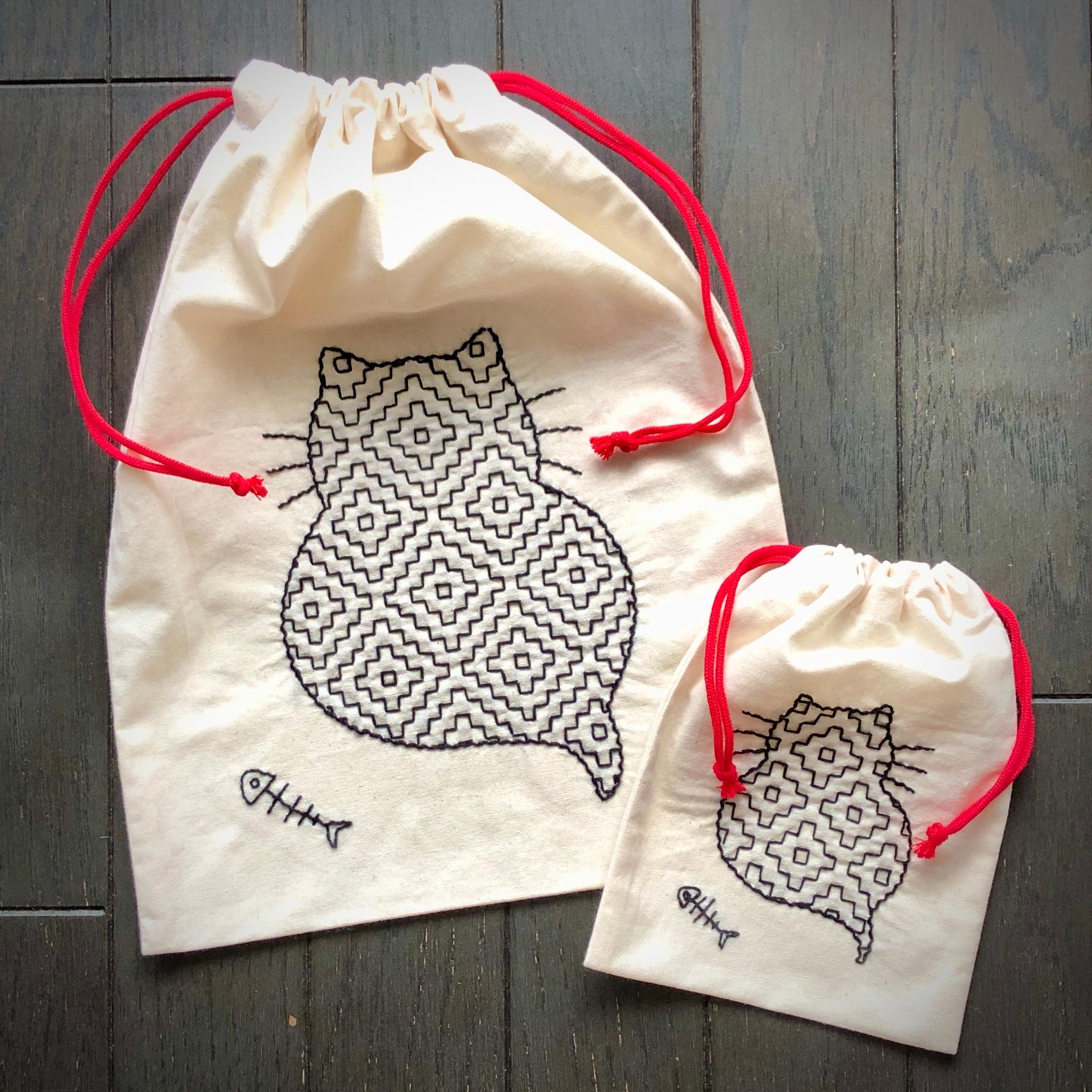 刺し子のねこ巾着　大・小２枚セット